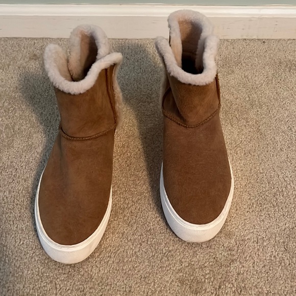 Ugg tan booties size 8 - Picture 1 of 4